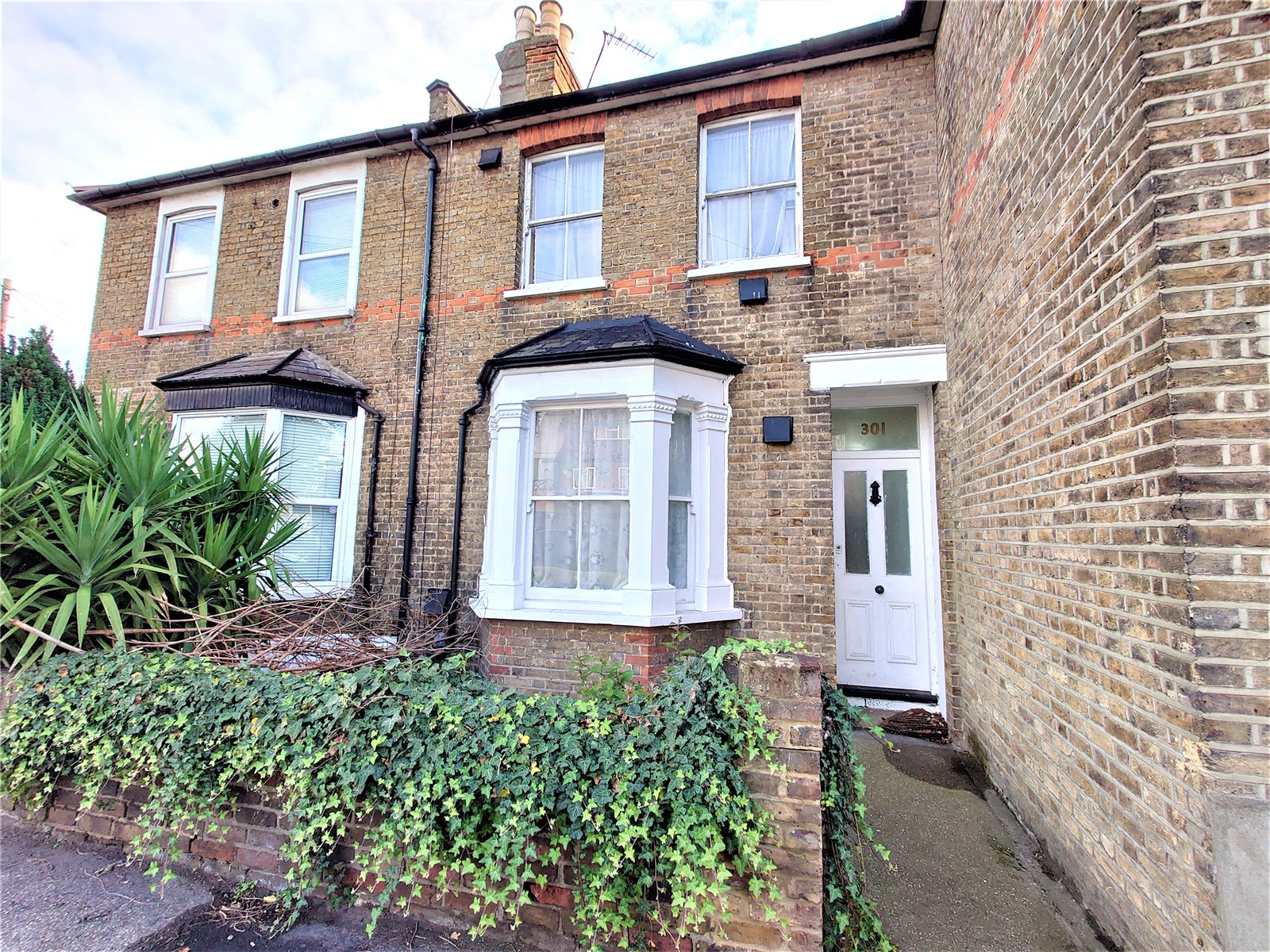 High Street, Harlington Stones Property