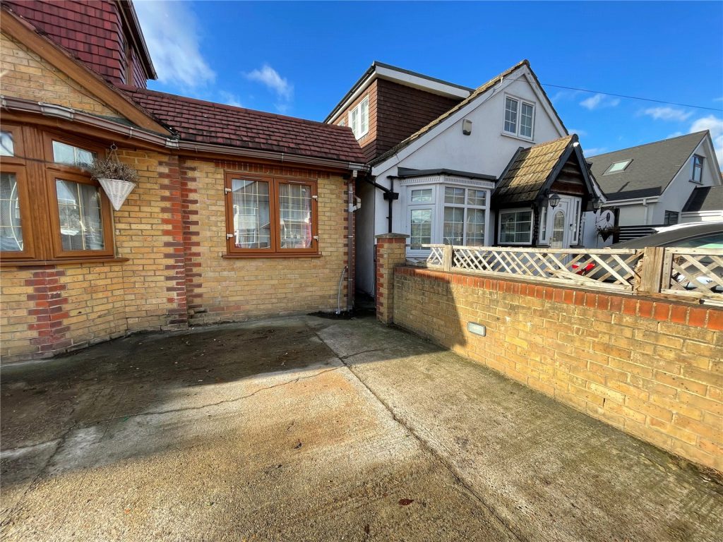 Lees Road, Hillingdon Stones Property