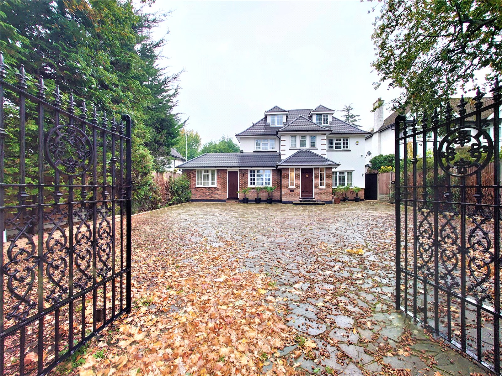 Swakeleys Road, Ickenham Stones Property
